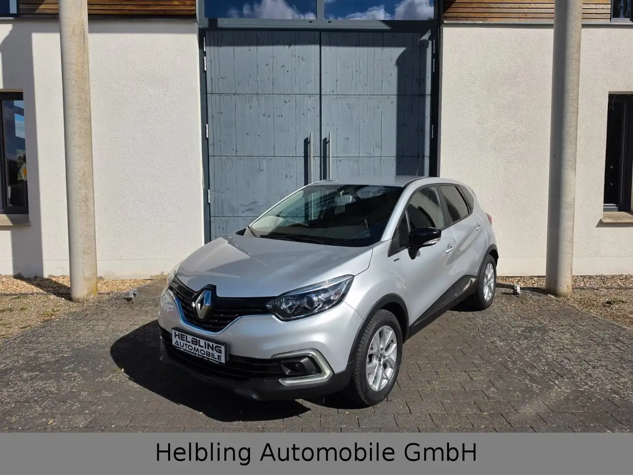 Renault Captur Limited Navi AHK — photo 1 of 10