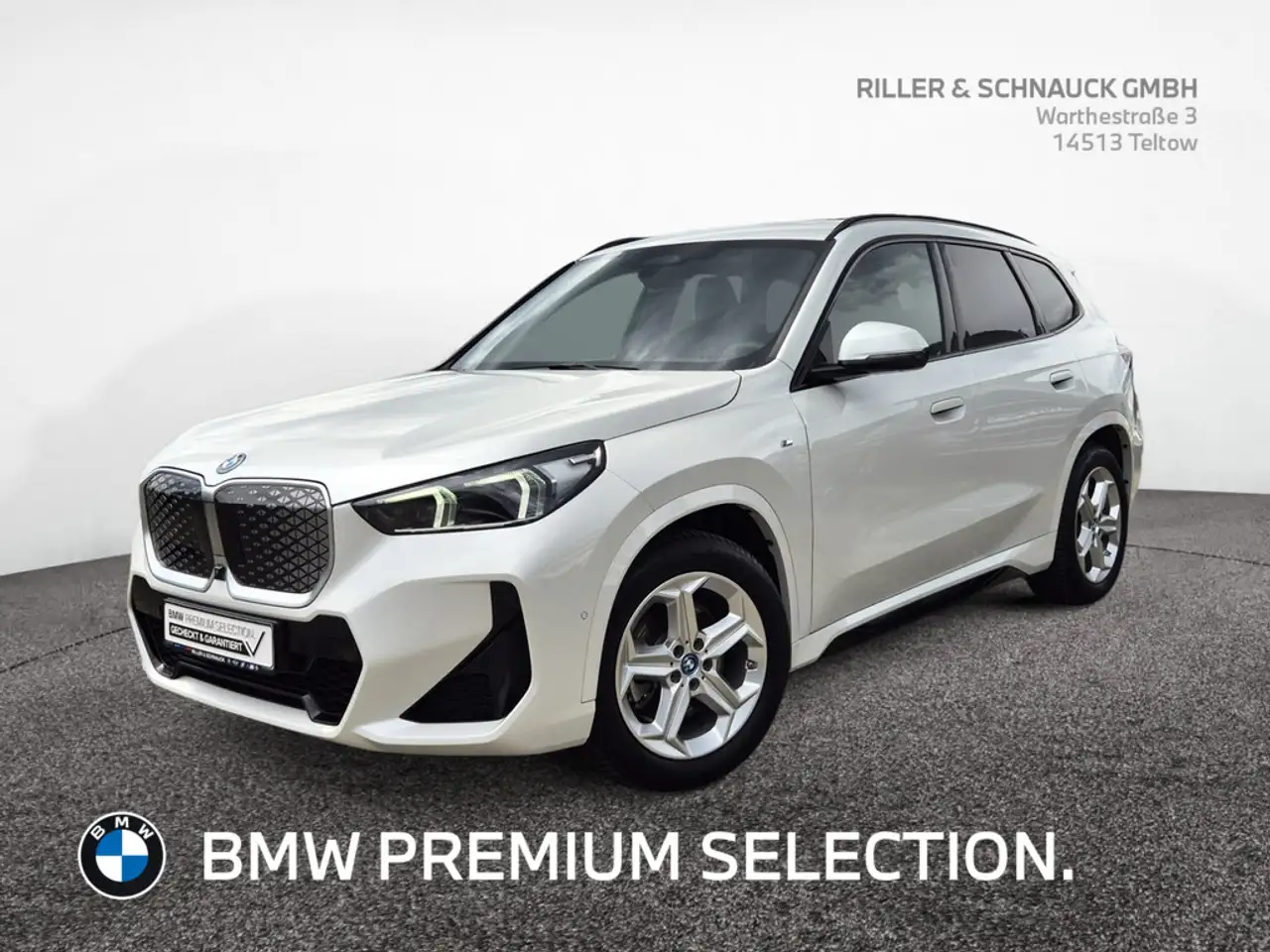 BMW iX1 xDrive30 M-Sport AHK+PANO+HUD+360°KAM+HK — photo 1 of 16