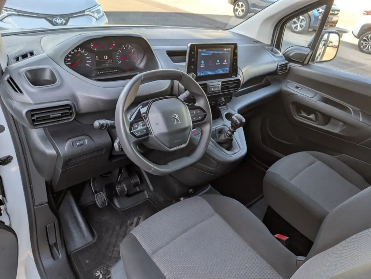 Peugeot Partner 1.5BlueHDI S&S Premium Long 1000kg 100 — photo 1 of 28