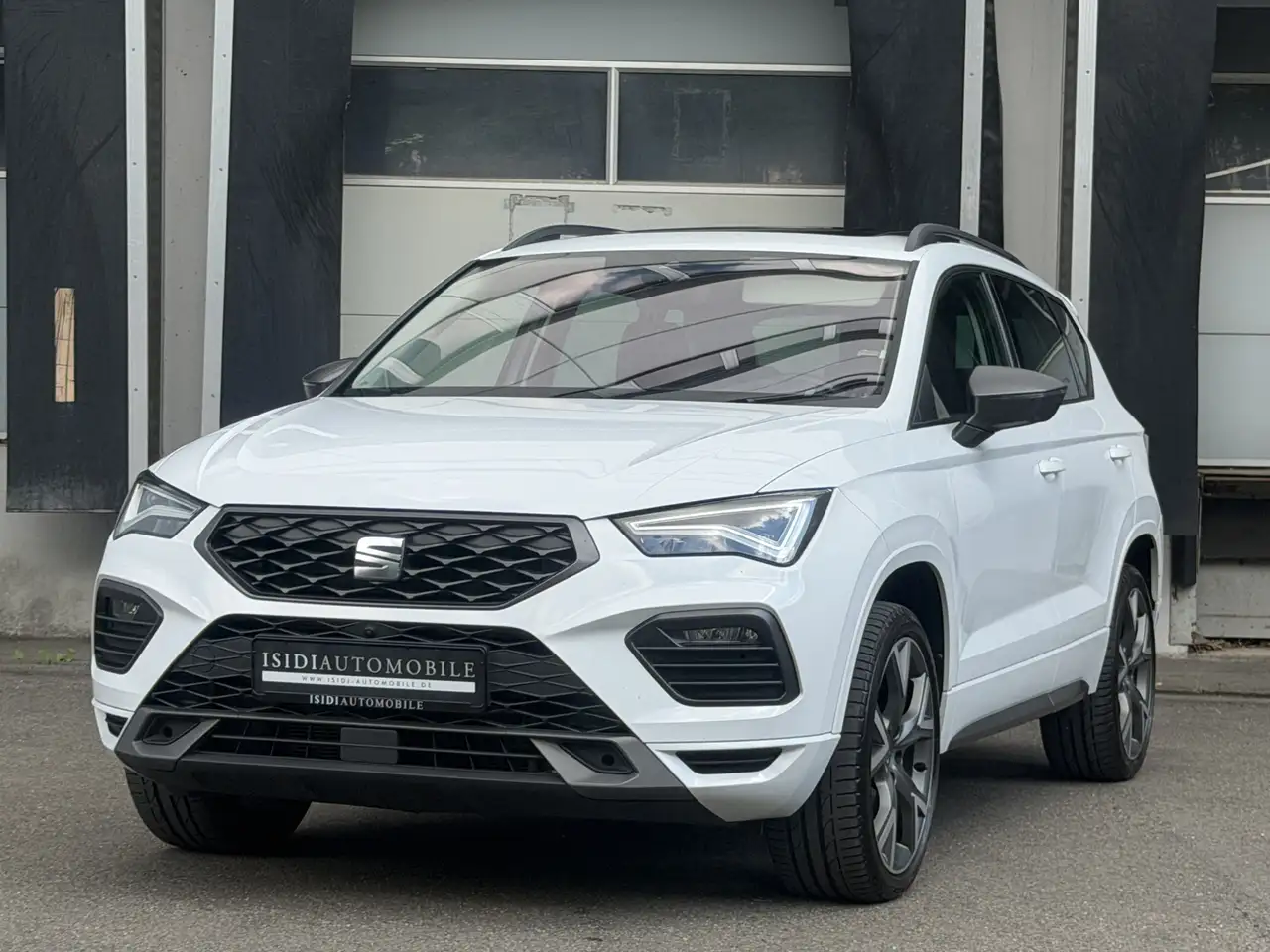 SEAT Ateca FR LED VirtualCockpit Pano Rü-Kamera AHK — photo 1 of 40