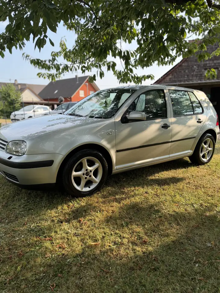 Volkswagen Golf 1.6 16v Edition — photo 1 of 17