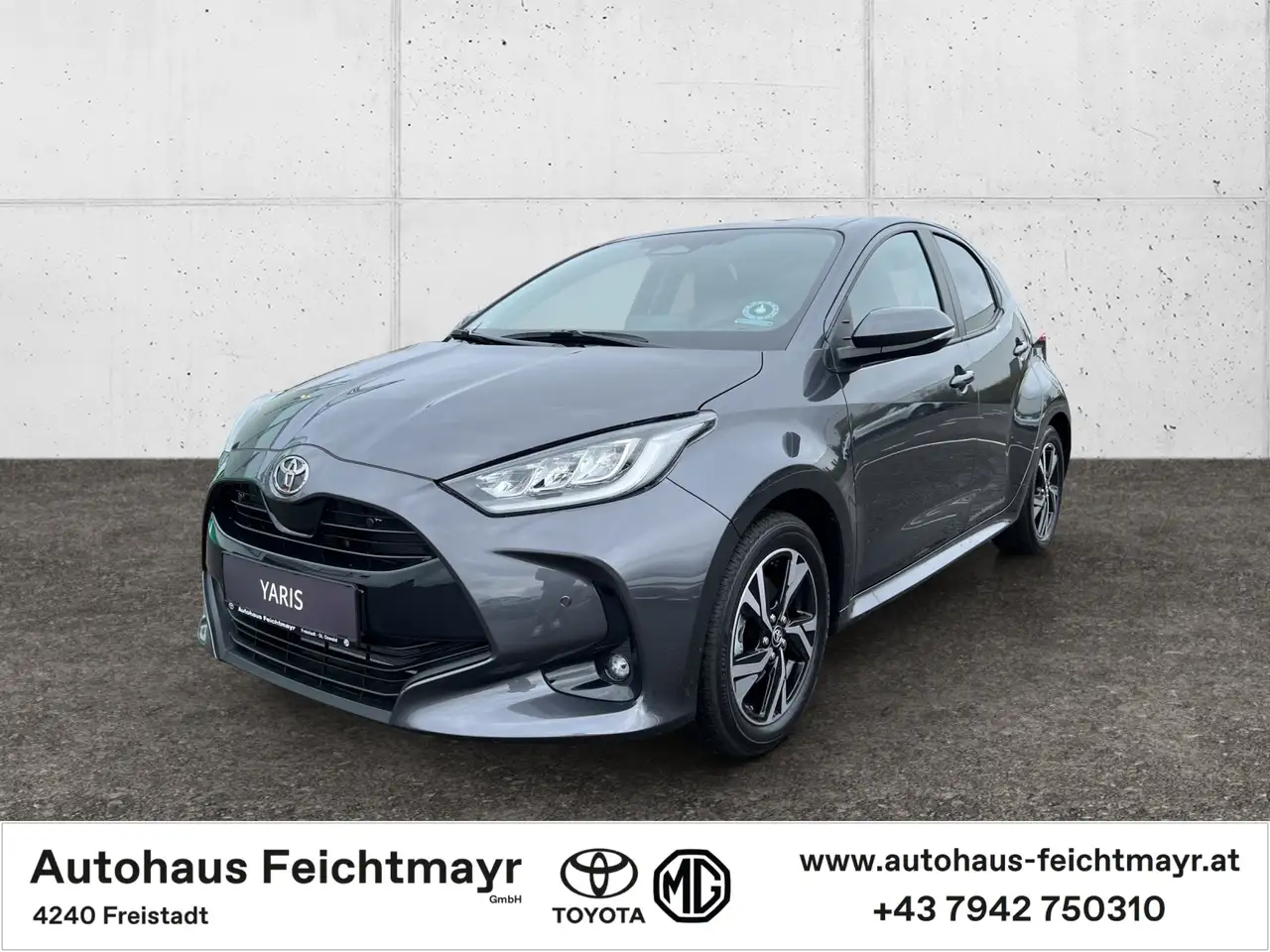 Toyota Yaris 1,5 Hybrid Ac. Dr. Safety-P. Comfort-P. 5t. — photo 1 of 11