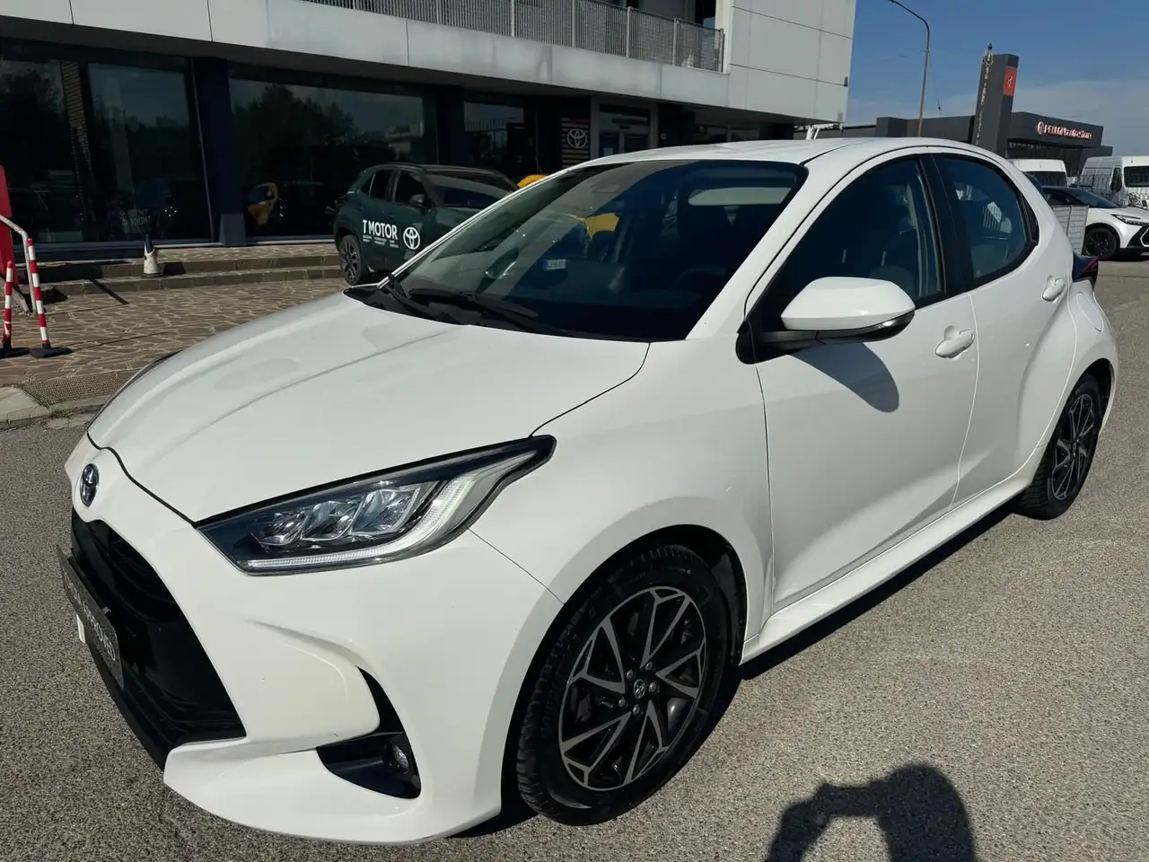 Toyota Yaris Hybrid Trend MY22 — photo 1 of 15