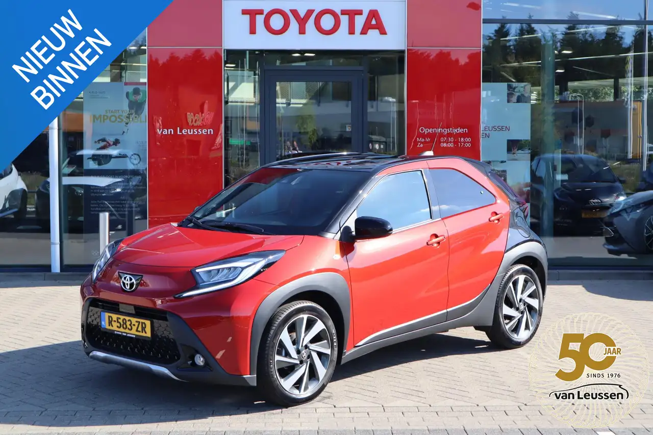 Toyota Aygo X ENVY 5-DRS AUTOMAAT TREKHAAK CLIMA AD-CRUISE NAVI — photo 1 of 25