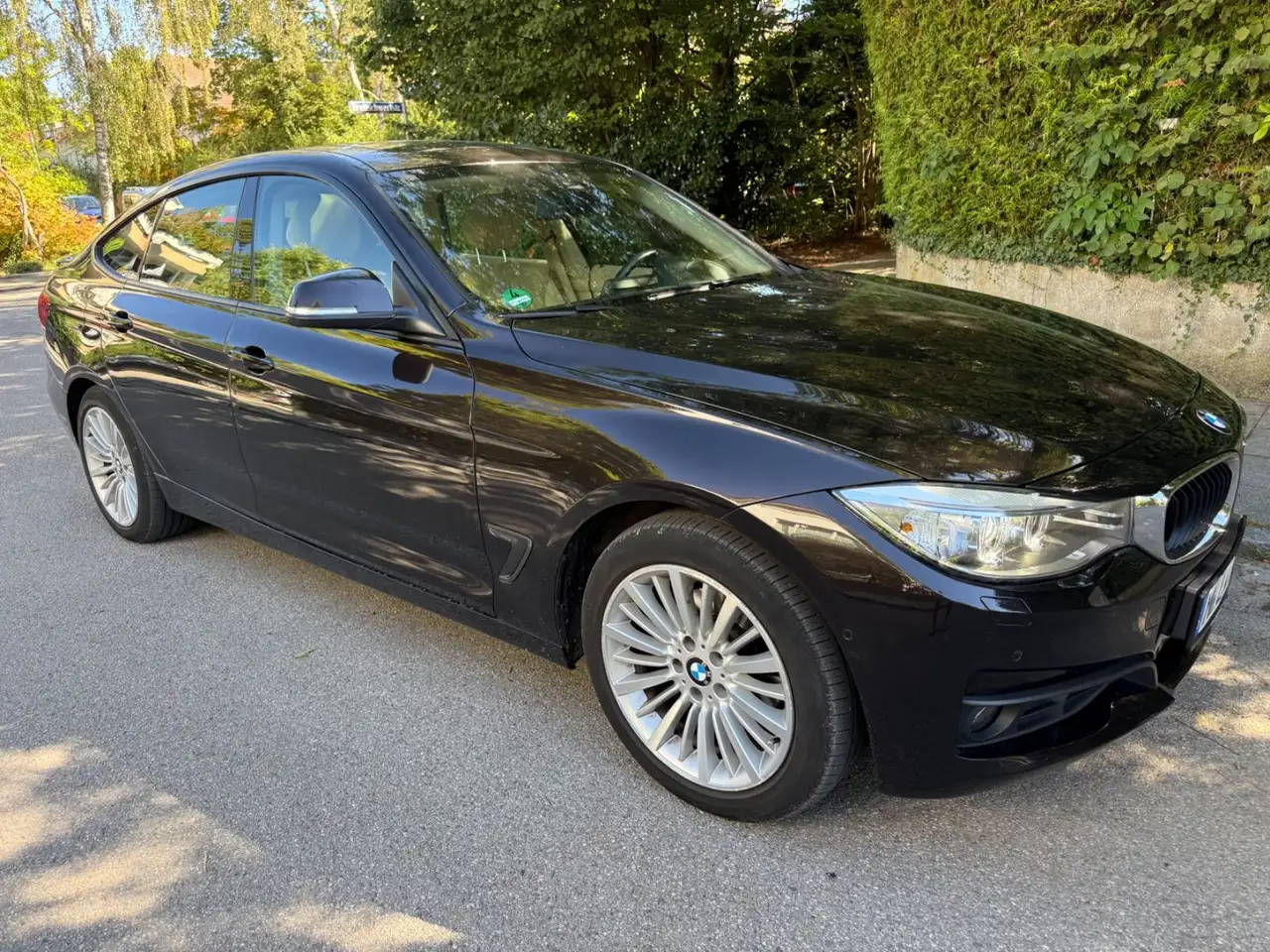 BMW 320 3 Gran Turismo 320 d xDrive Panorama Leder — photo 1 of 15