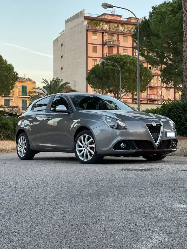 Alfa Romeo Giulietta Alfa Romeo Giulietta 1.6 120 CV Sport — photo 1 of 8
