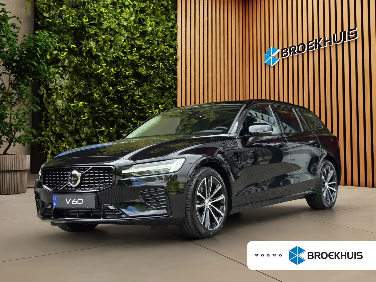 Volvo V60 2.0 T8 Plug-in hybrid AWD Ultra Dark Polestar Engi — photo 1 of 29