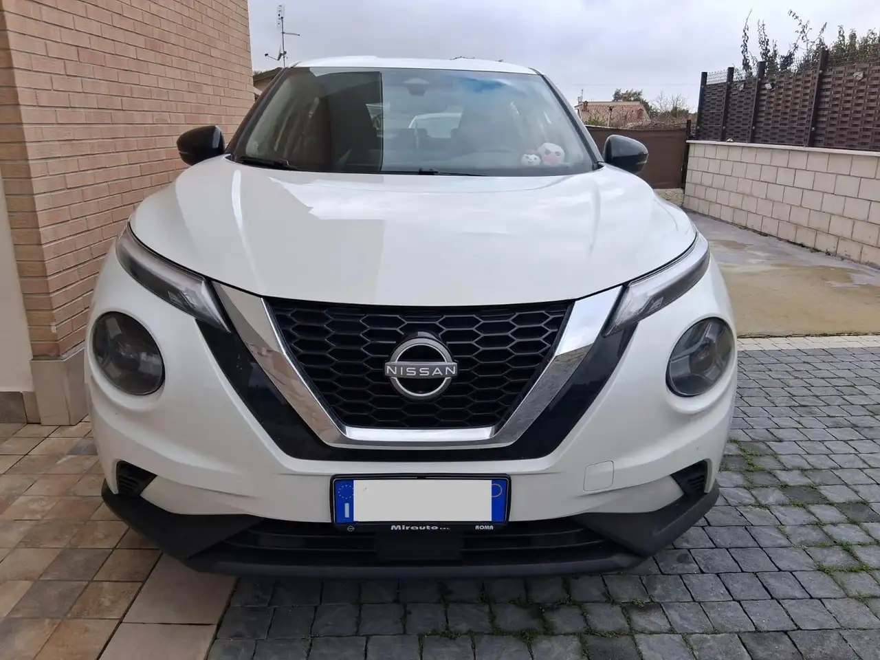 Nissan Juke 1.0 dig-t Acenta 114cv — photo 1 of 15