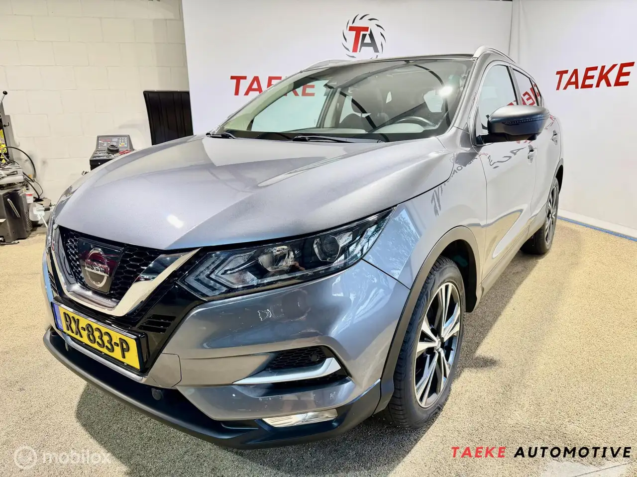 Nissan Qashqai 1.2 N-Connecta CLIMA/CRUISE/360CAMERA/GLASDAK — photo 1 of 23