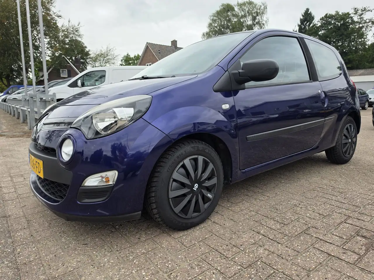 Renault Twingo 1.2 16V Acces — photo 1 of 13