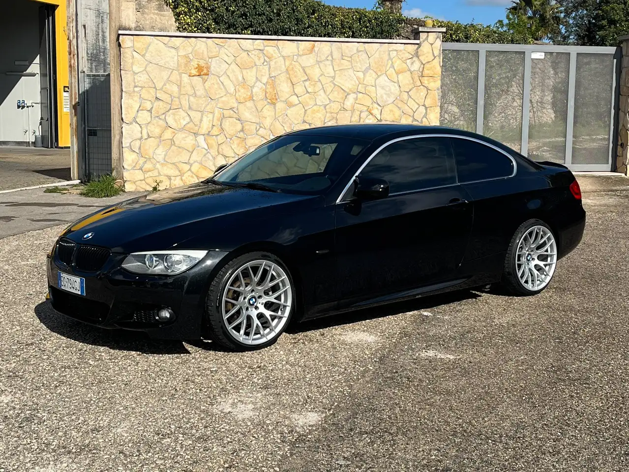 BMW 330 Serie 3 E92 Coupe 330d Coupe Msport FL — photo 1 of 7