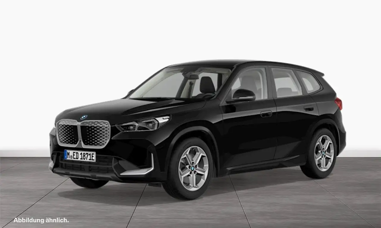 BMW iX1 xDrive30 — photo 1 of 4