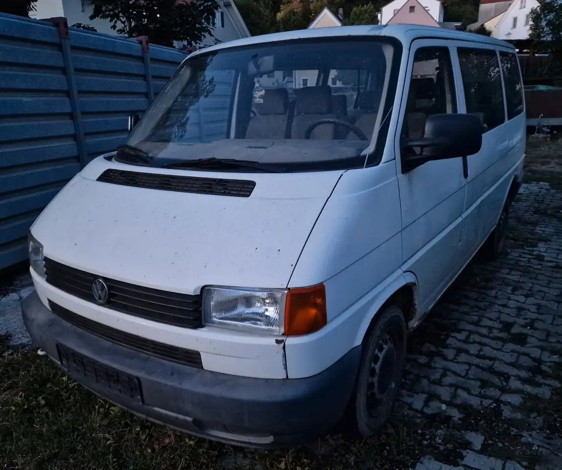 Volkswagen T4 Caravelle 1.9 TDI — photo 1 of 12