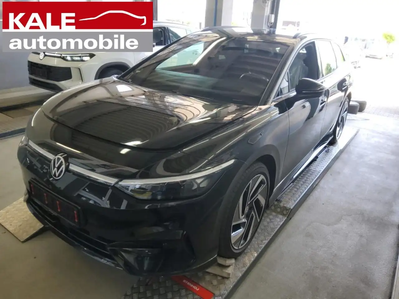 Volkswagen ID.7 Tourer Pro *20Zoll*AHK*Int./Ext.-Paket*360*Komfort* — photo 1 of 14
