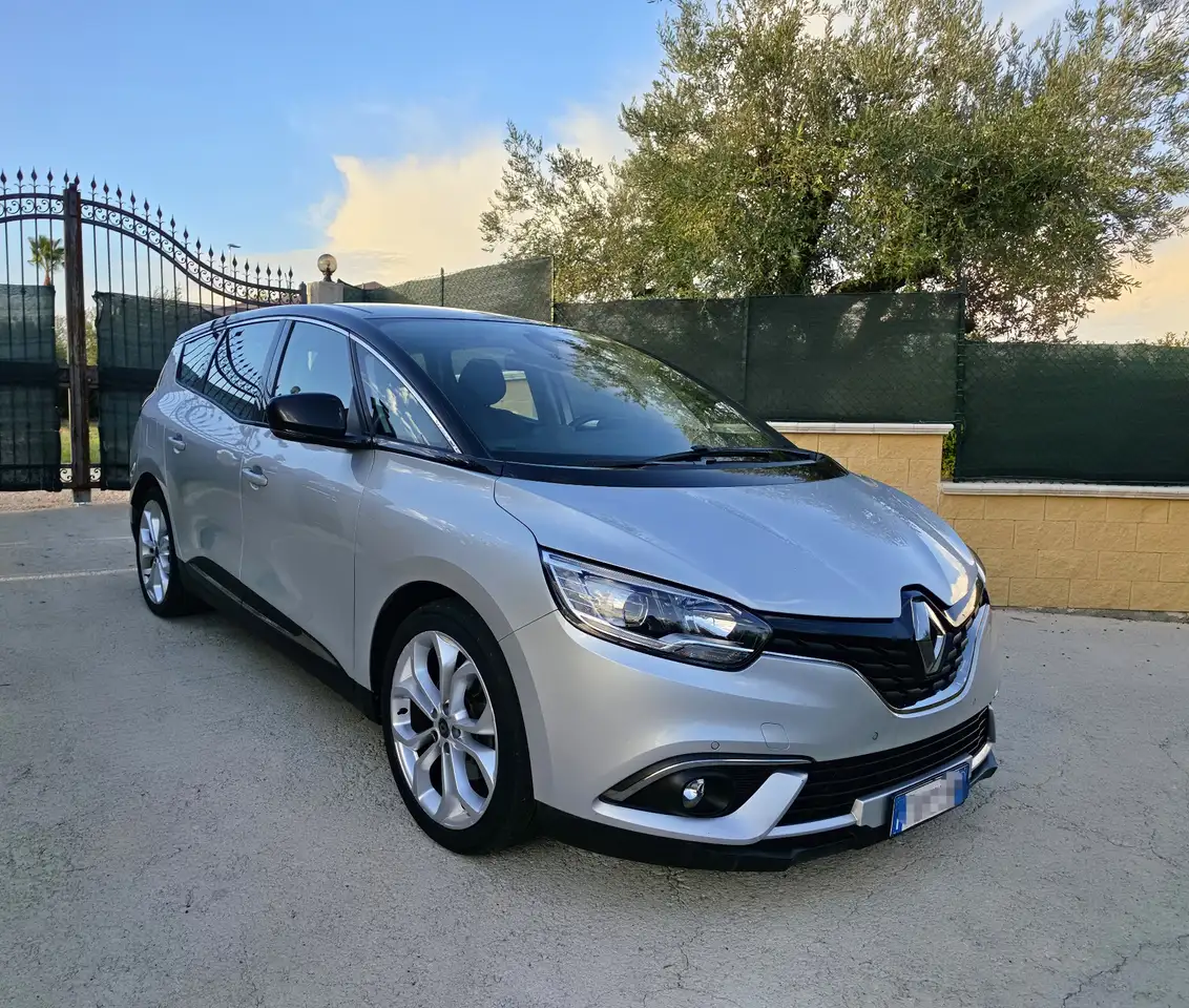 Renault Grand Scenic 1.7 blue dci Initiale Paris 120cv — photo 1 of 12