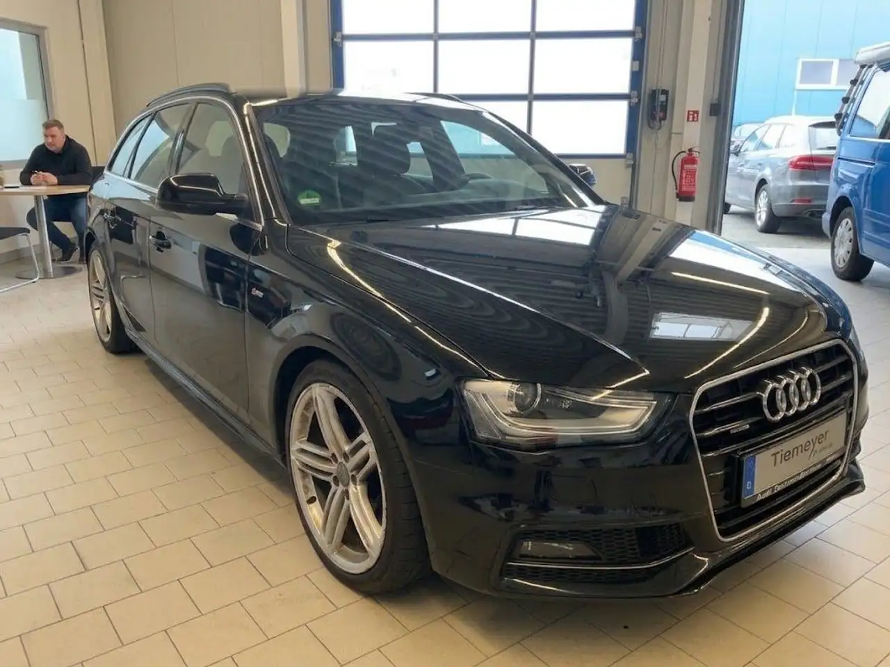 Audi A4 2.0 TDI Avant S line Sportpaket/plus quattro — photo 1 of 11
