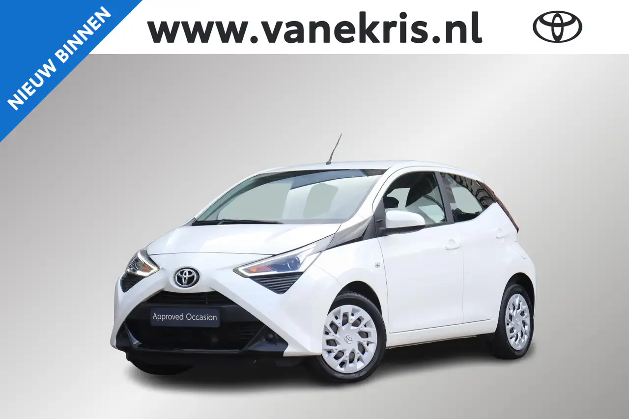 Toyota Aygo 1.0 VVT-i x-play, parkeercamera — photo 1 of 36