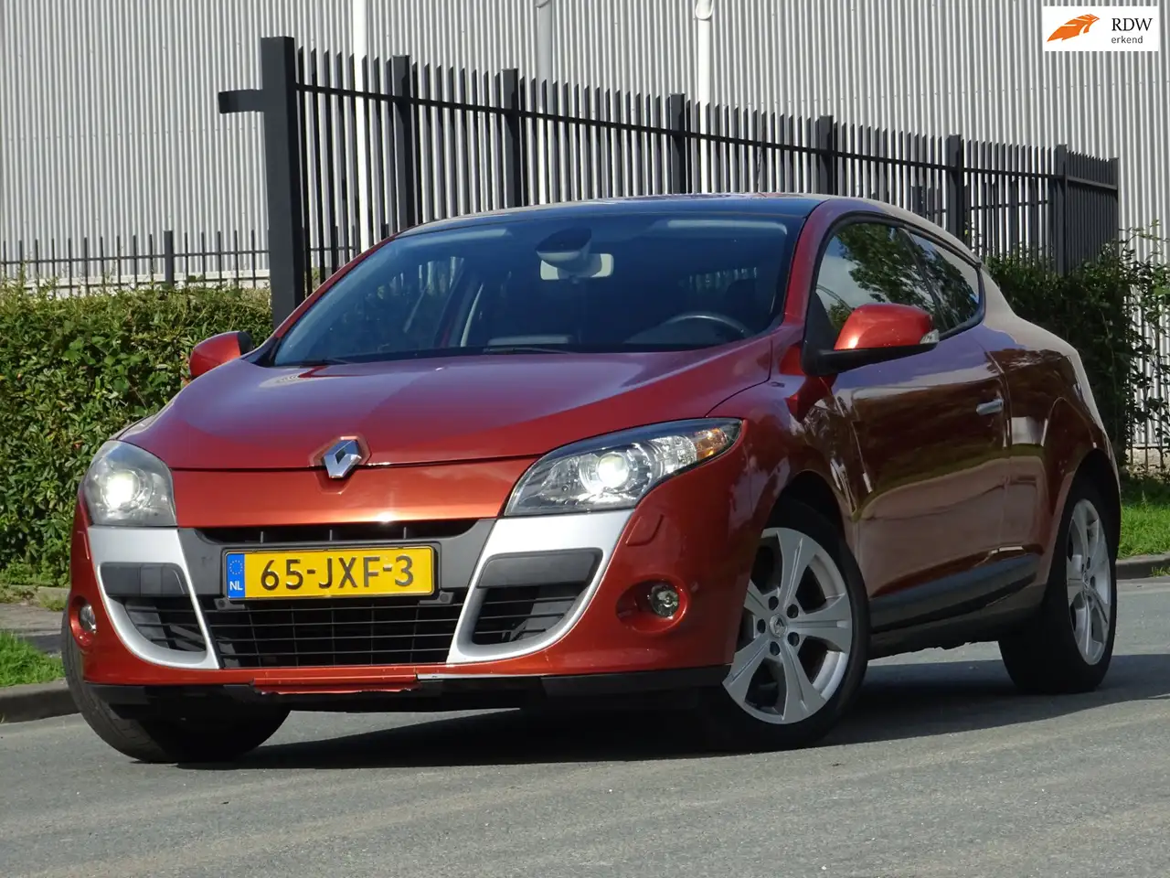 Renault Megane Coupé 1.6 Sélection Business Sport PANORAMA — photo 1 of 19