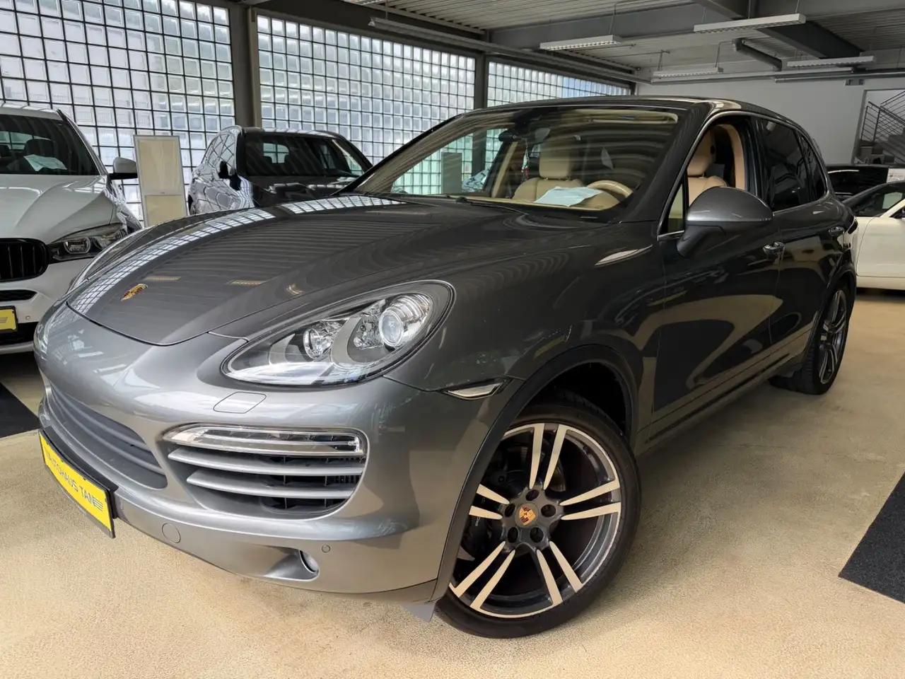 Porsche Cayenne Diesel — photo 1 of 15