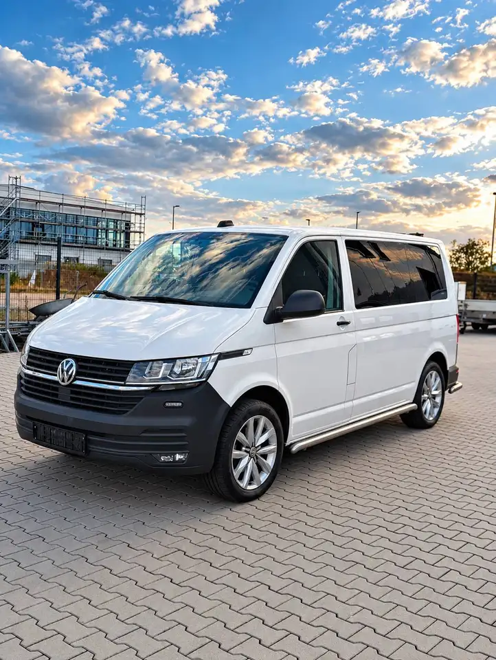 Volkswagen T6.1 Kombi 4MOTION Behörde Standheizung 7 Sitzer Kombi — photo 1 of 15
