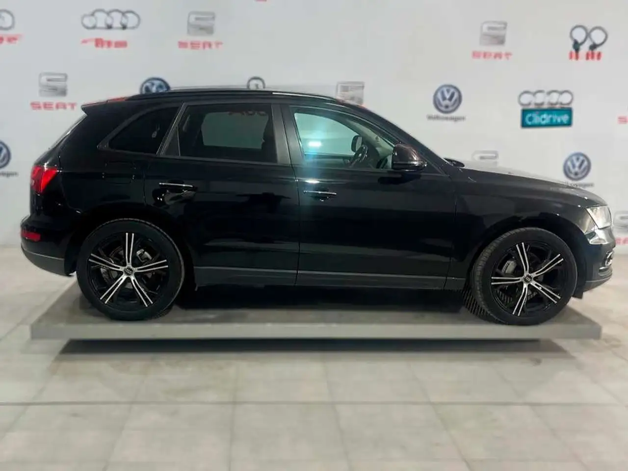 Audi Q5 2.0TDI S line quattro-ultra S tronic 140kW — photo 1 of 10