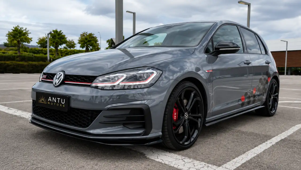 Volkswagen Golf GTI 2.0 TSI TCR DSG7 213kW — photo 1 of 22