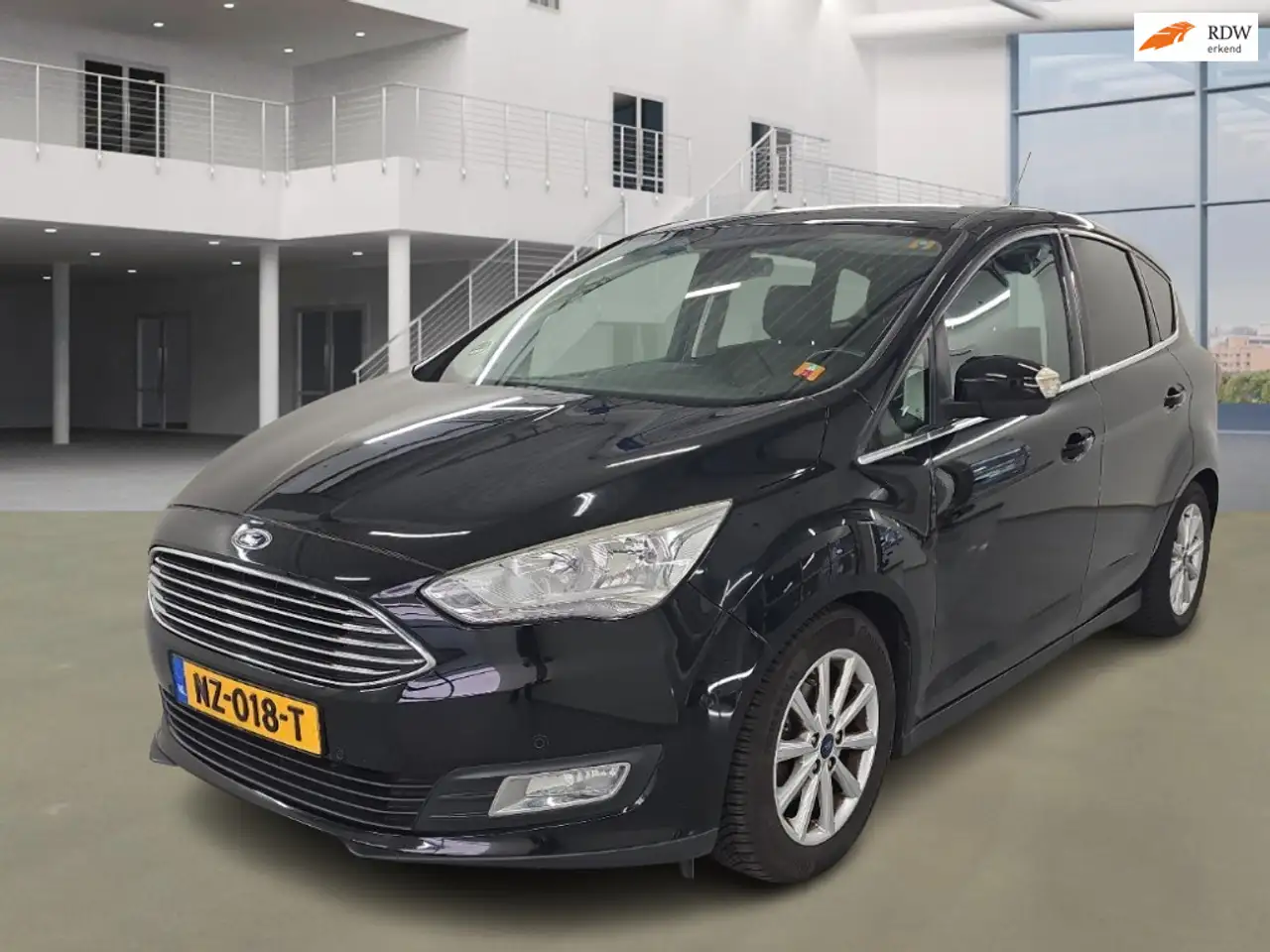 Ford C-Max 1.0 Titanium — photo 1 of 16