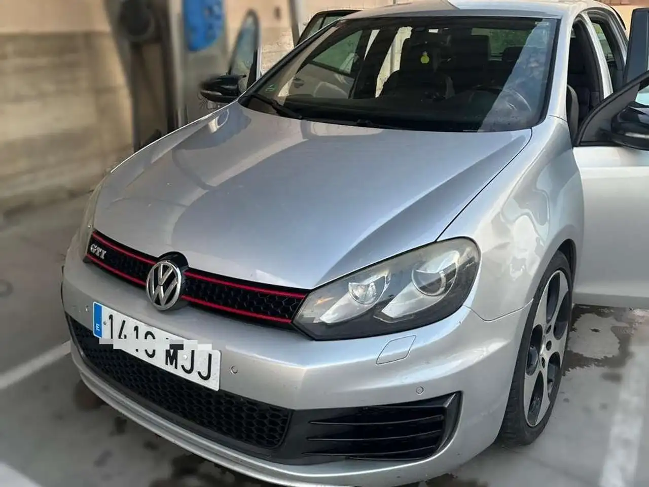Volkswagen Golf 2.0 GTI — photo 1 of 27