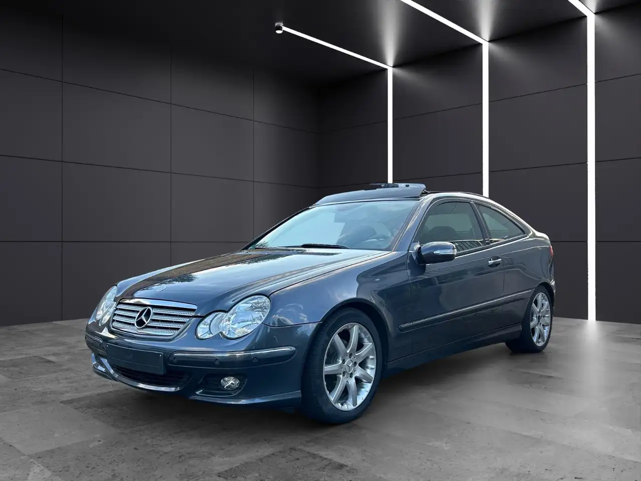 Mercedes-Benz C 200 Sportcoupe Kompressor *PANO*SHZ*KLIMA*PDC* — photo 1 of 8