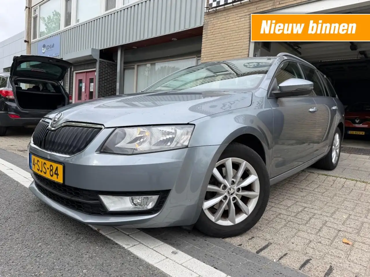 Skoda Octavia 1.2 TSI GRT AMB. BNS CLIMA NAVI TREKHAAK PDC — photo 1 of 24