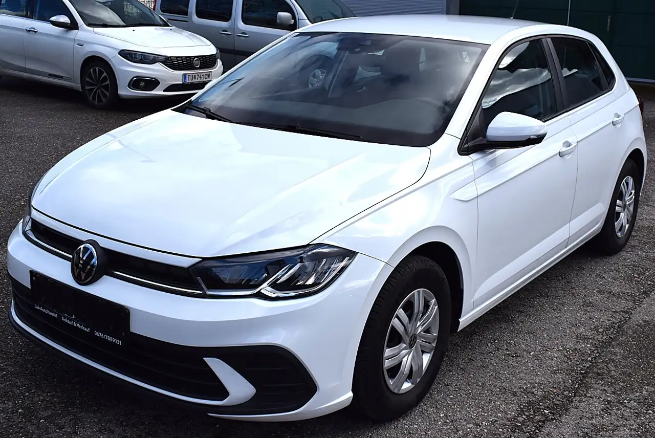 Volkswagen Polo 1,0 — photo 1 of 15