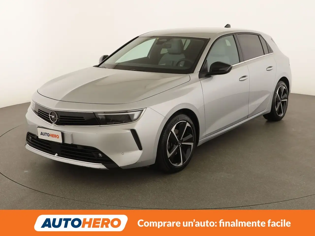 Opel Astra 1.2 Turbo Business Elegance — photo 1 of 15