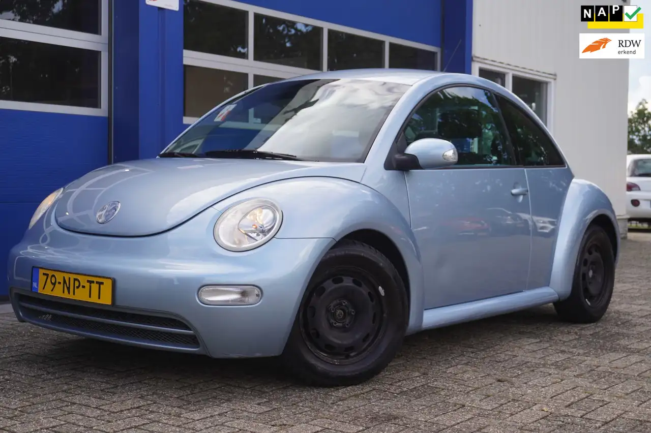 Volkswagen New Beetle 1.6 — photo 1 of 15