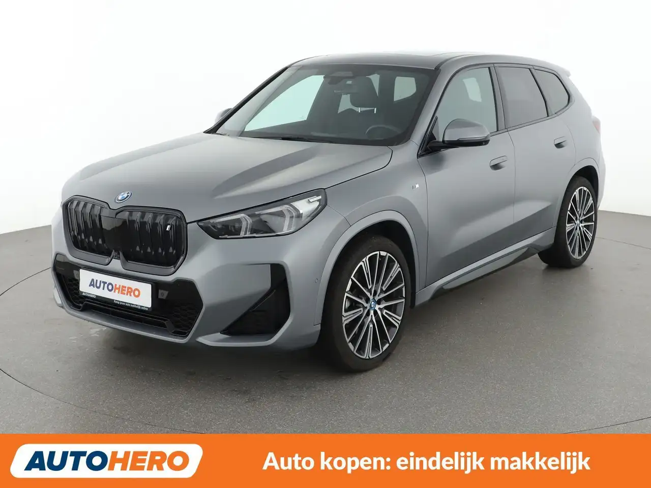 BMW iX1 xDrive 30 M Sport — photo 1 of 37