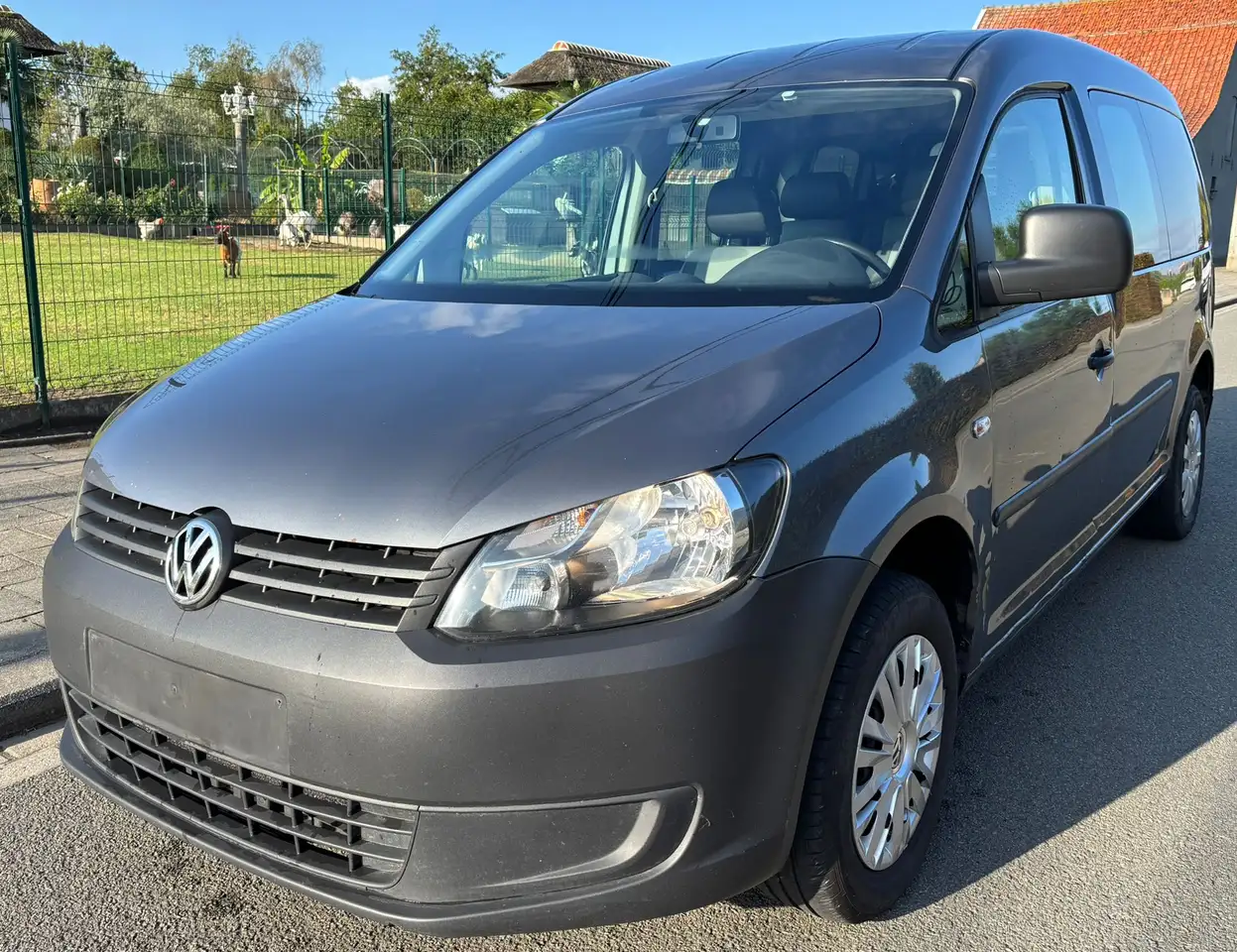 Volkswagen Caddy 1.6 CR TDi Maxi — photo 1 of 15