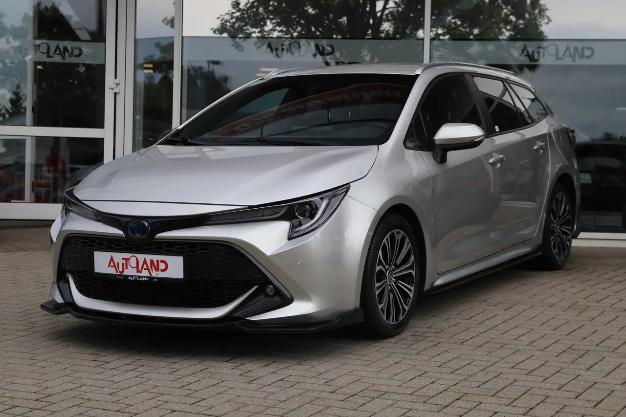 Toyota Corolla 1.8 Hybrid TS Comfort Bi-Xenon DAB Navi — photo 1 of 8