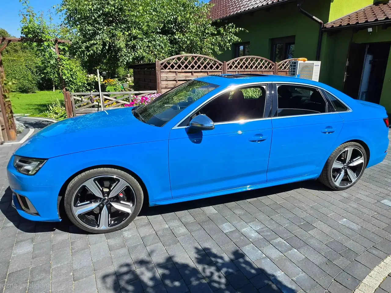 2019 Audi S4, photograph 3
