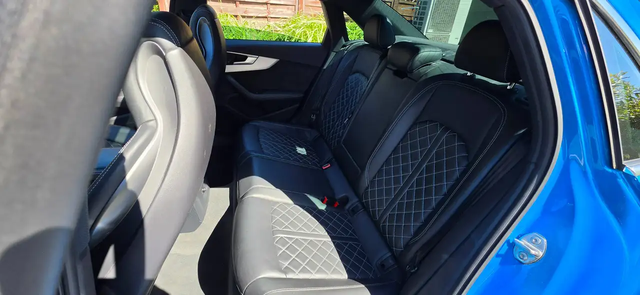 2019 Audi S4, photograph 6