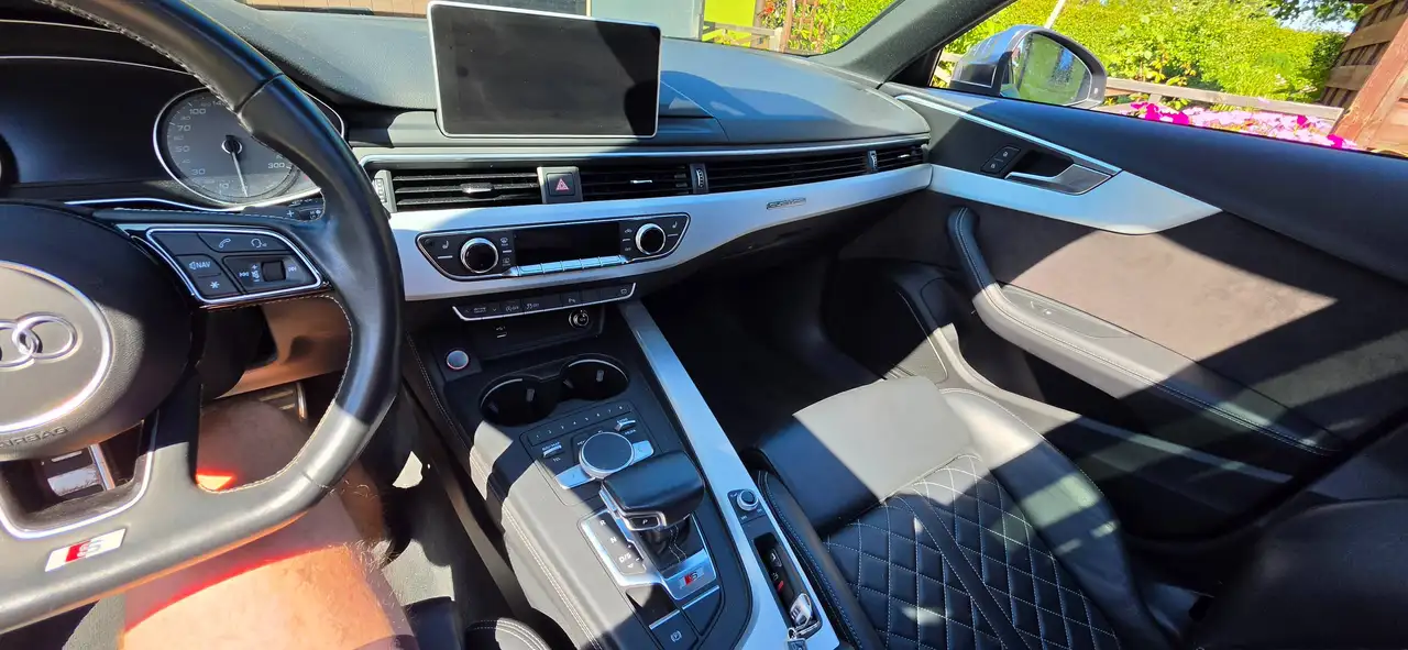 2019 Audi S4, photograph 9