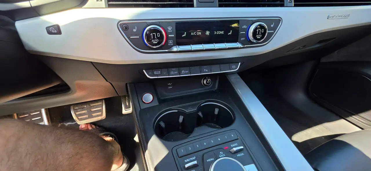 2019 Audi S4, photograph 10