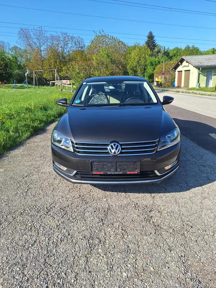 Volkswagen Passat 1.6 TDI BlueMotion Technology Comfortline — photo 1 of 11