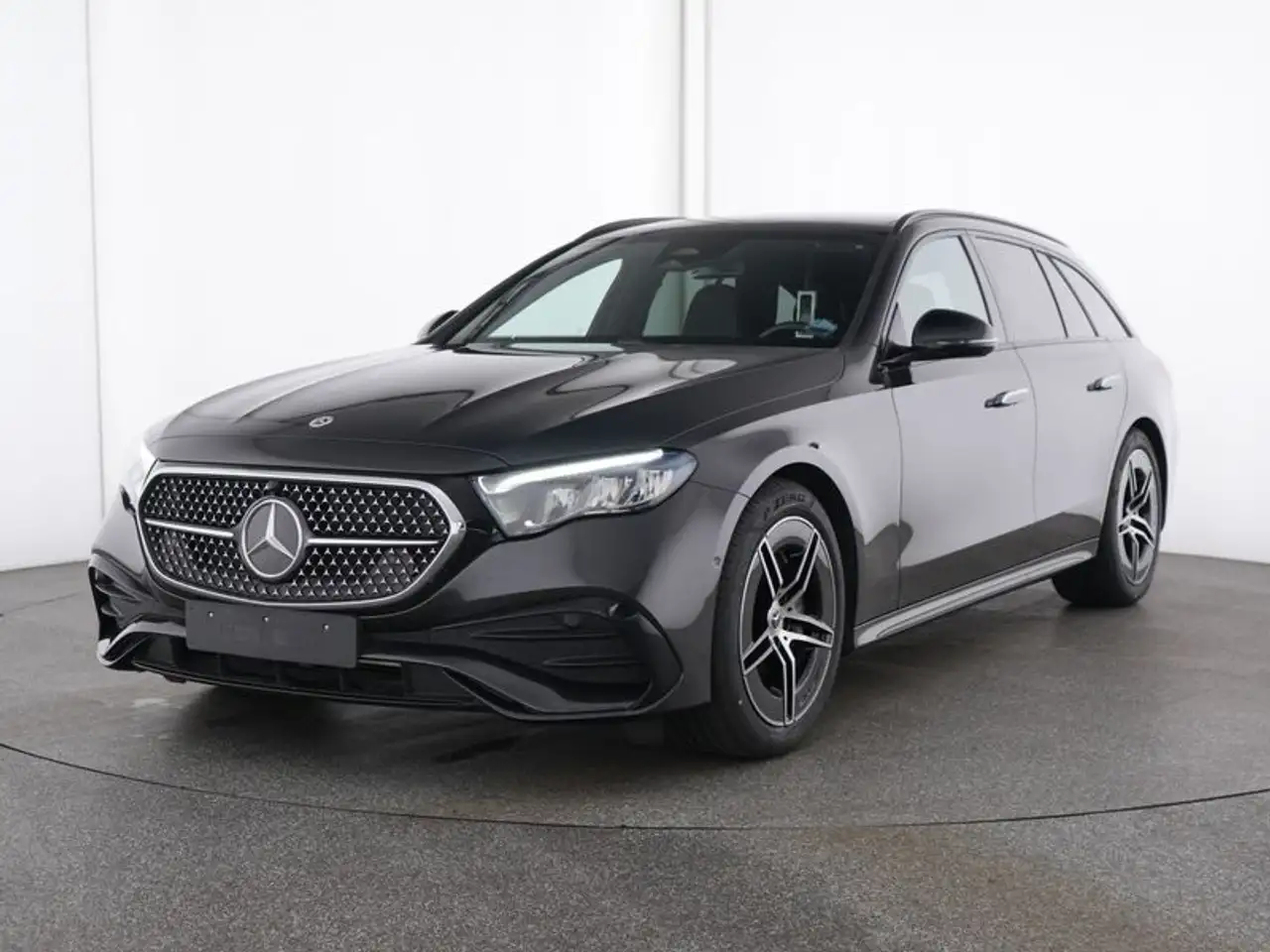 Mercedes-Benz E 220 d T AMG+NIGHT+PANO+AHK+DISTR+TOTW+WI-PAKET — photo 1 of 11
