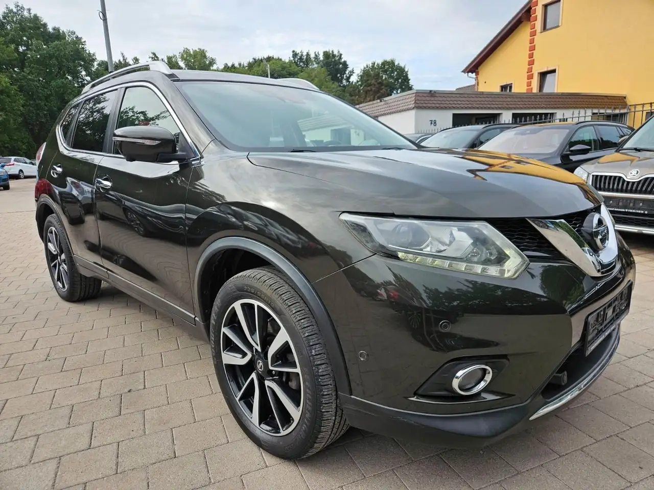 Nissan X-Trail Tekna — photo 1 of 15