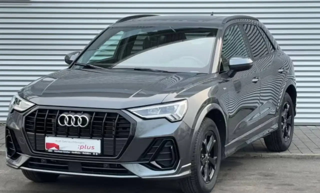 Audi Q3 35 TFSI S line — photo 1 of 15