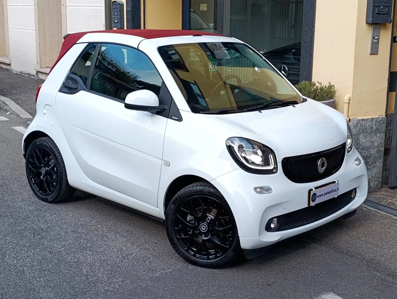 smart forTwo Cabrio 0.9 t Passion 90cv aut. 2019 capote Rossa! — photo 1 of 40