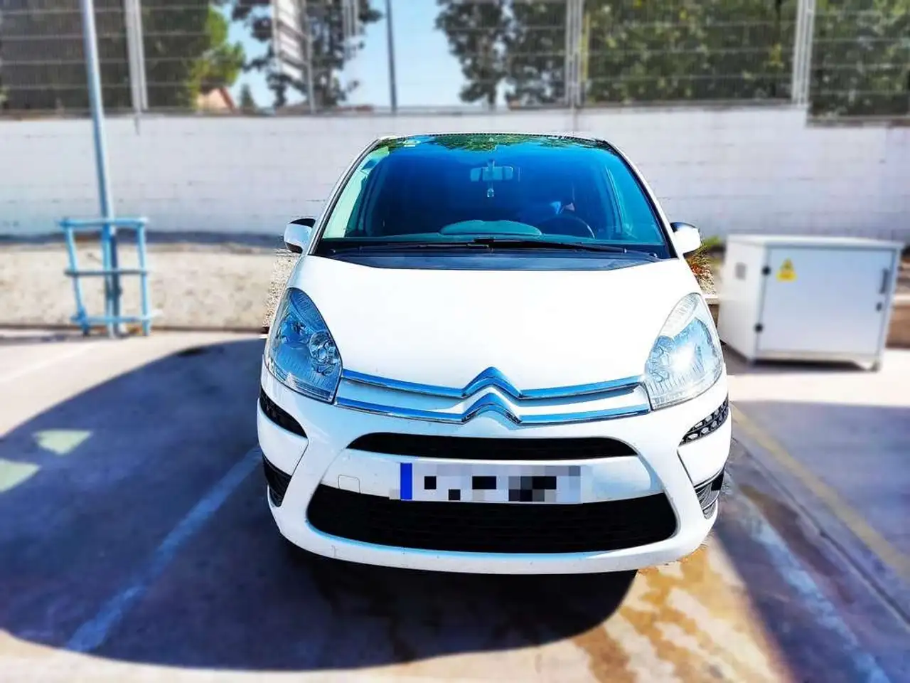 Citroen C4 1.6 HDi 110cv First 5p — photo 1 of 15