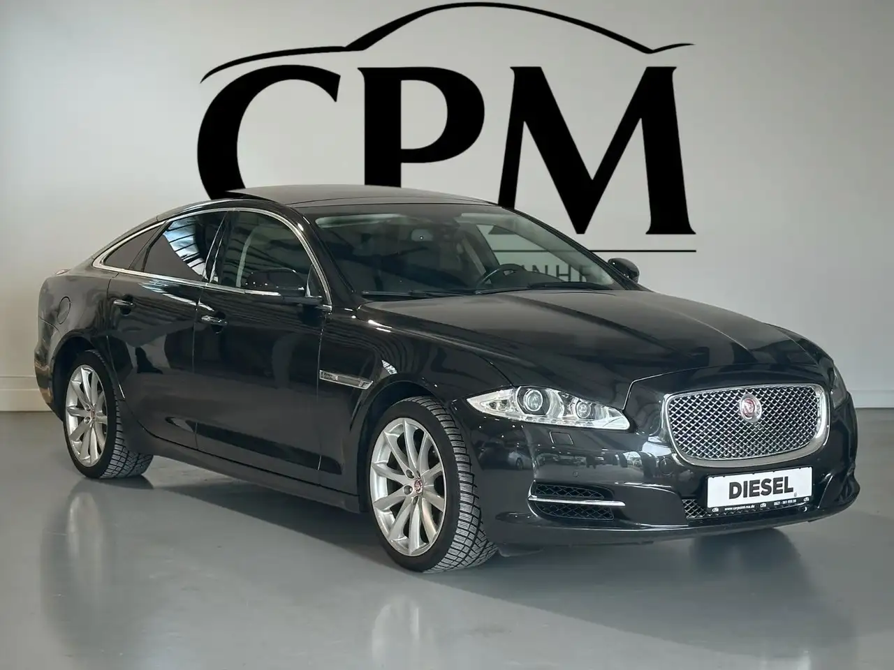 Jaguar XJ PREMIUM LUXURY LEDER NAVI XENON TOP ZUSTAND — photo 1 of 15