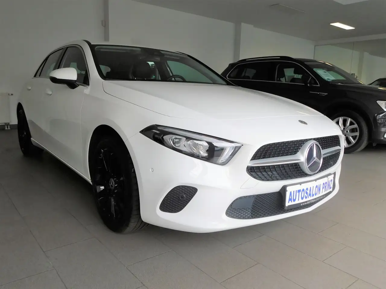 Mercedes-Benz A 250 AUTOM KLIMA NAVI T.LED Parkassist LM — photo 1 of 14
