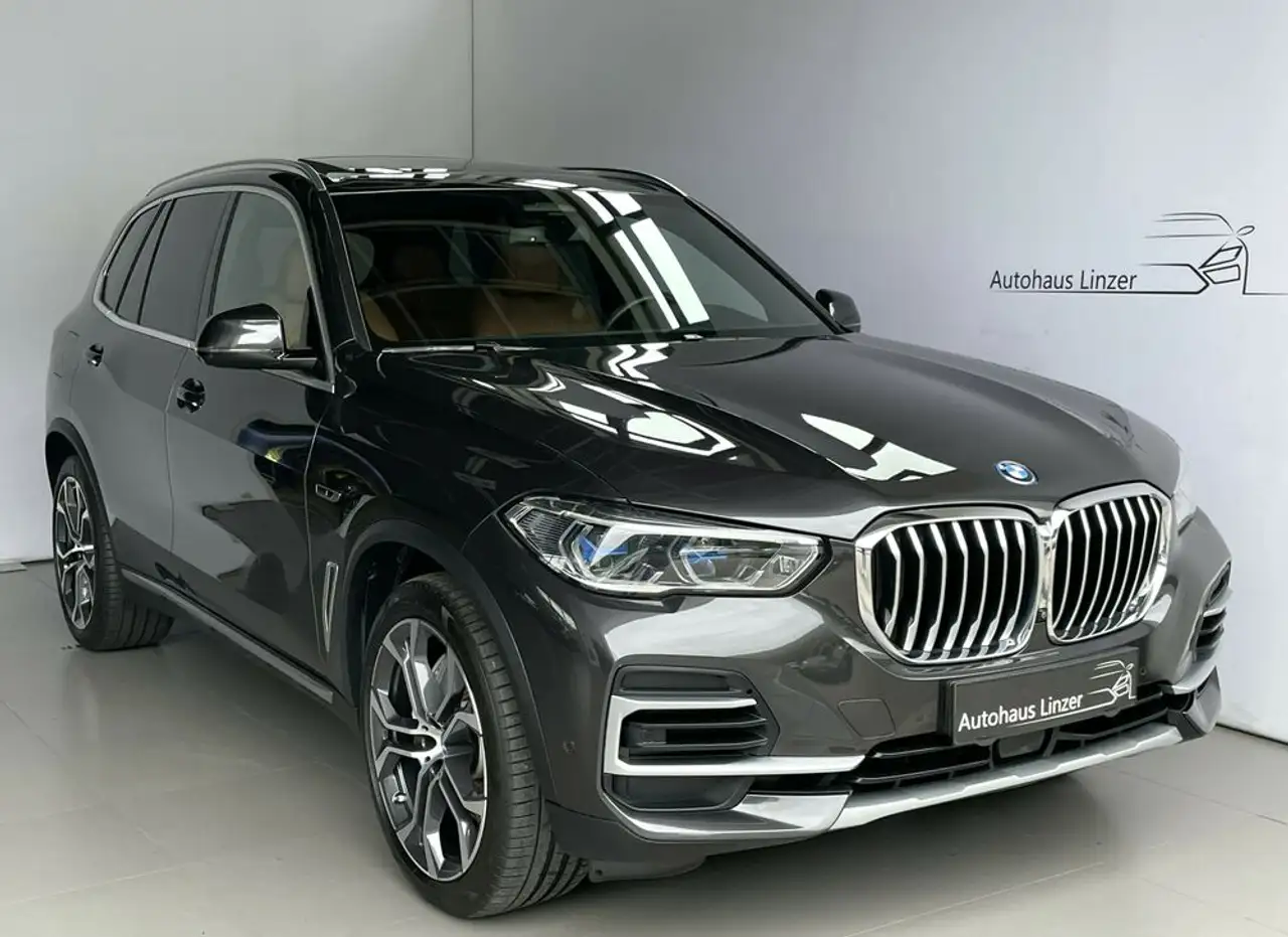 BMW X5 xDrive 45e M-Lenkrad *LASER*PANO*AHK*360*HuD*21 — photo 1 of 40