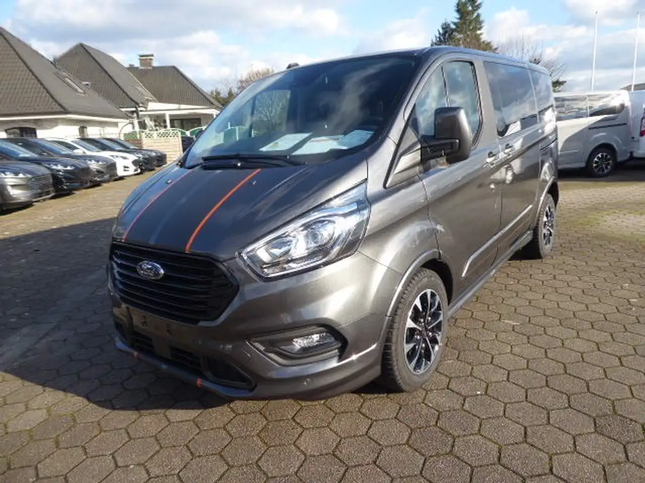 Ford Tourneo Custom SPORT MHEV + Kamera - Navi - AHK — photo 1 of 8